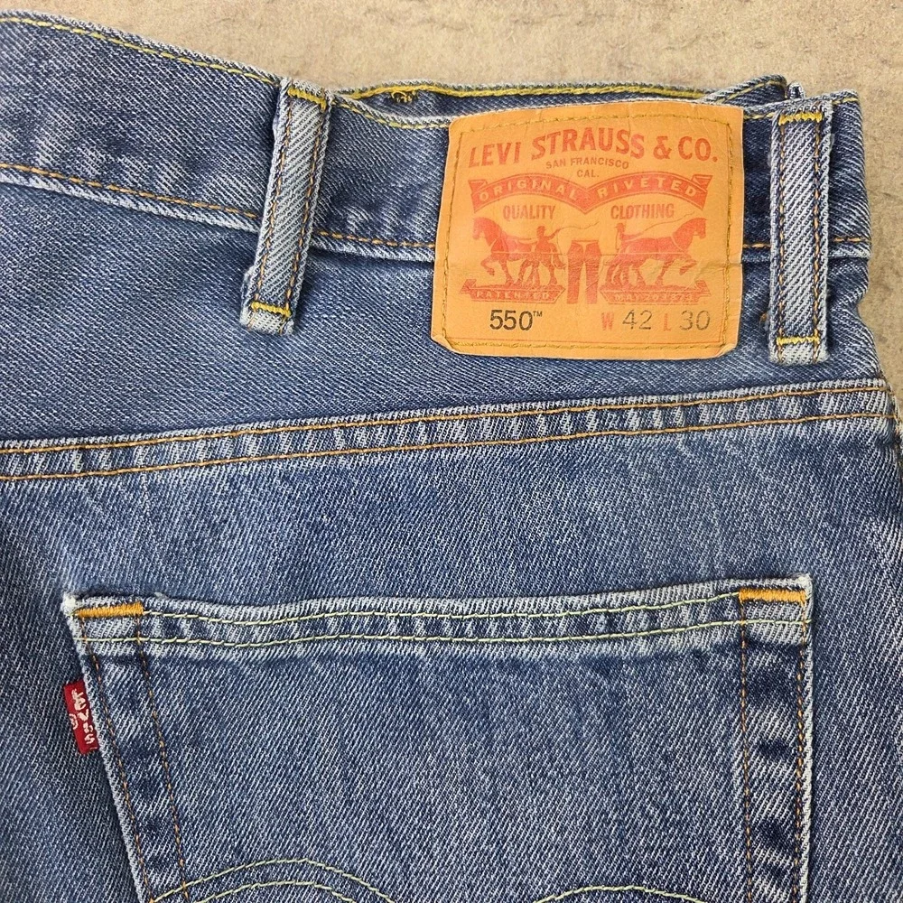 Levis 550 Jeans Mens 42x30 Light Wash Blue Relaxed‎ Tapered Denim Casual